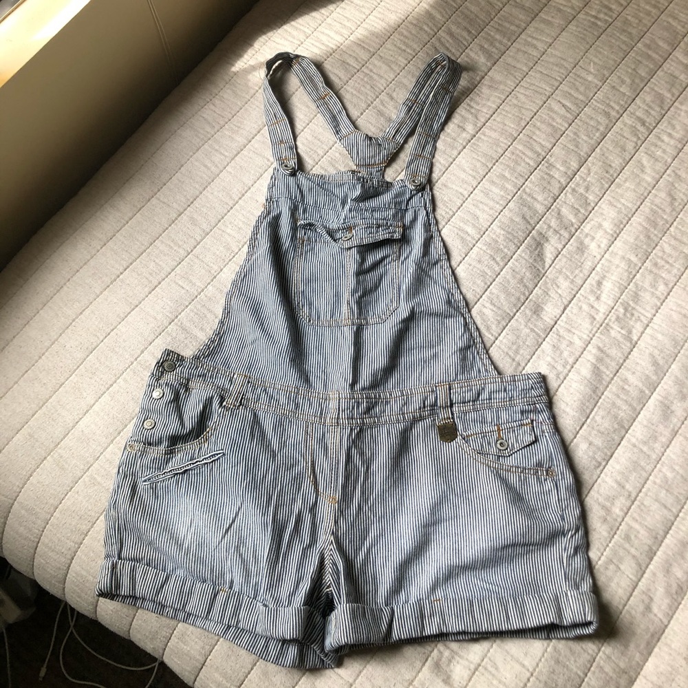 Authentic River Island denim striped overalls!